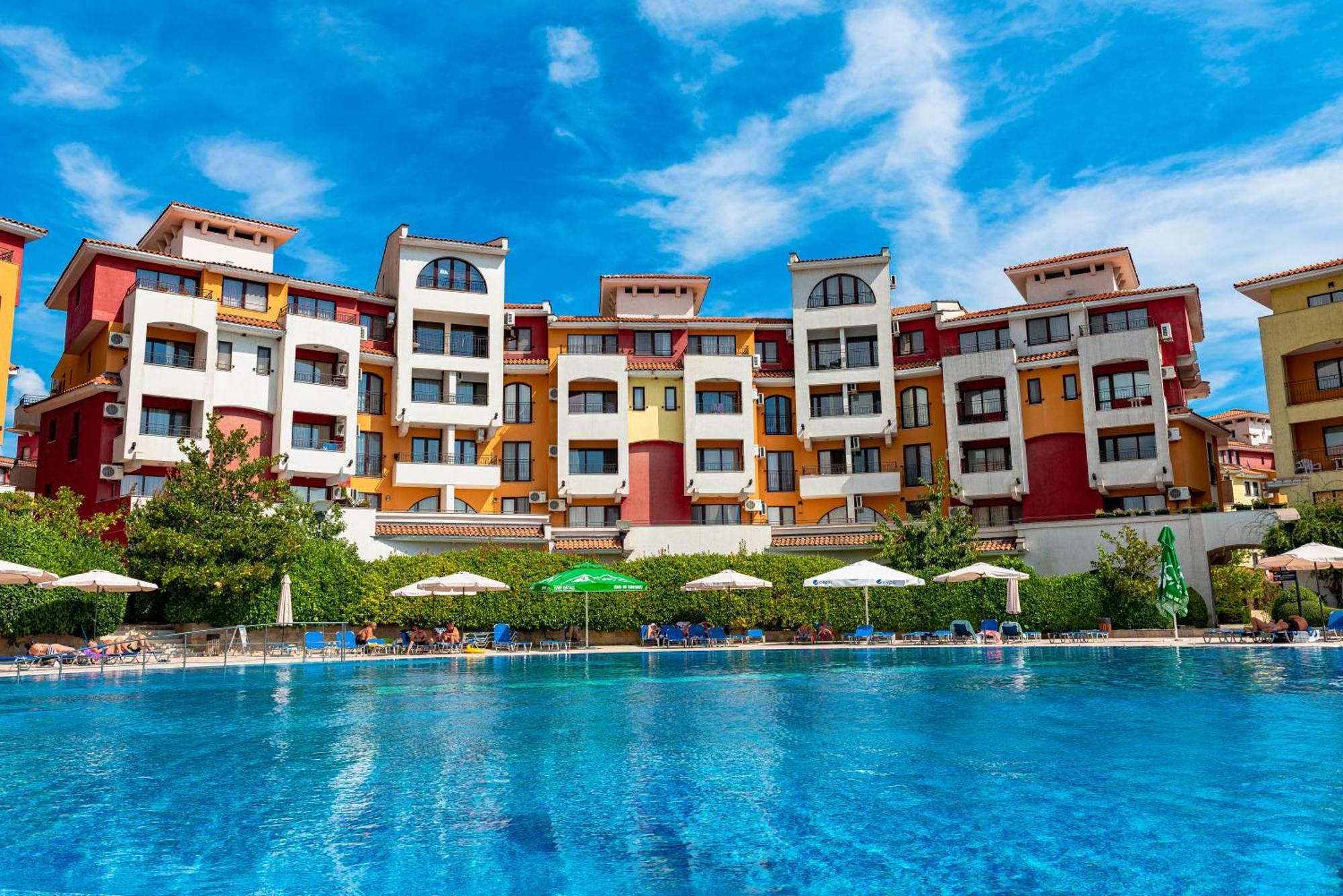 Menada Aheloy Apartments Luaran gambar