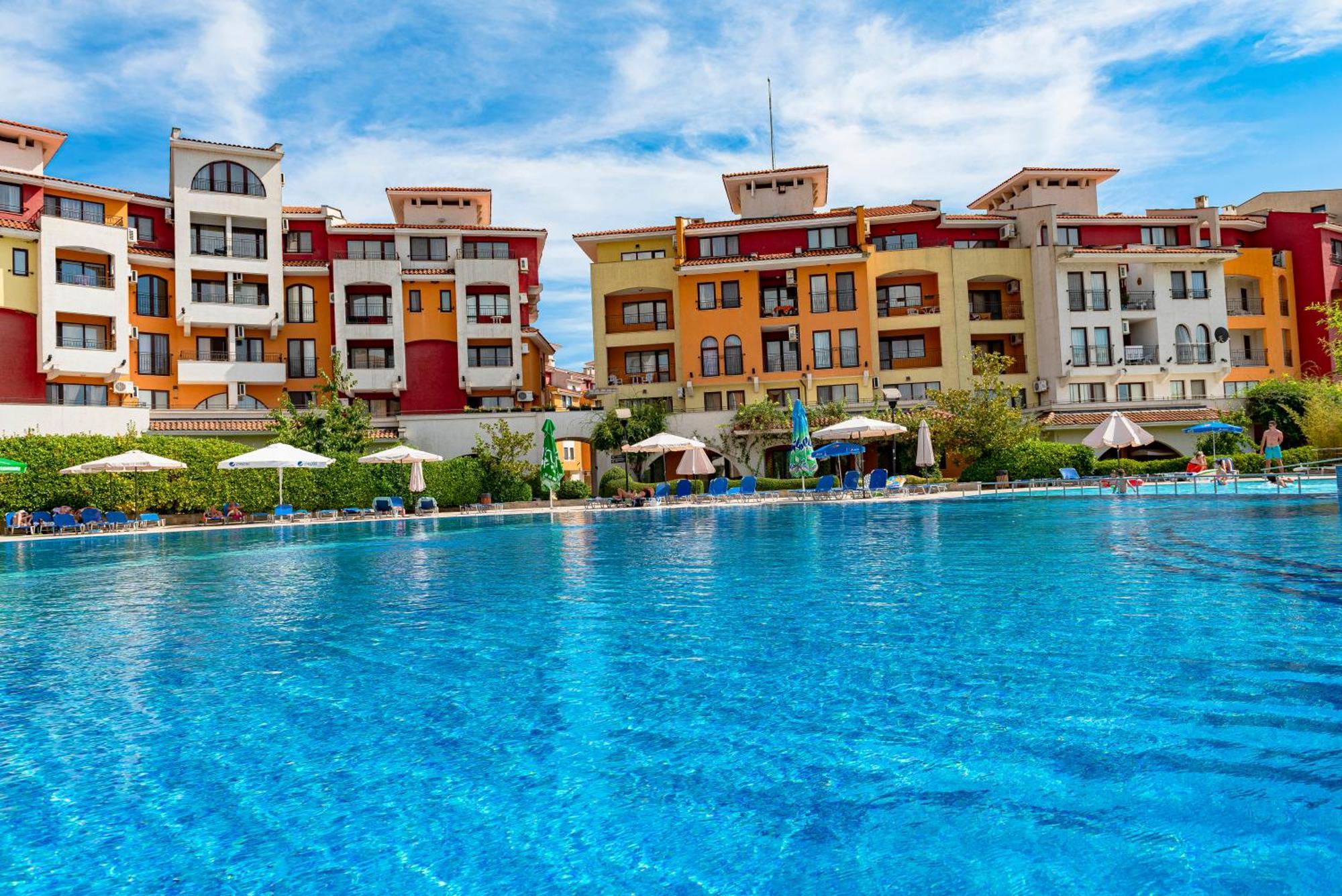 Menada Aheloy Apartments Luaran gambar