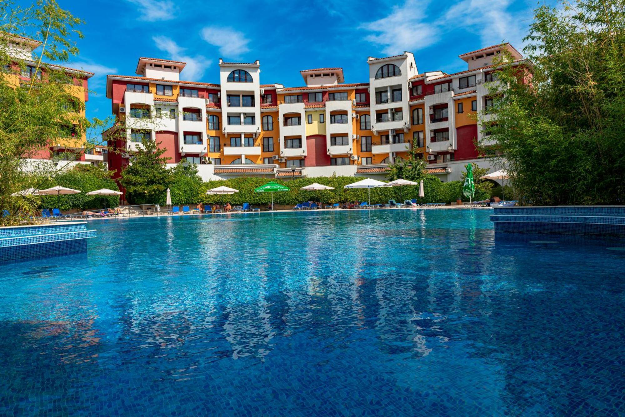 Menada Aheloy Apartments Luaran gambar