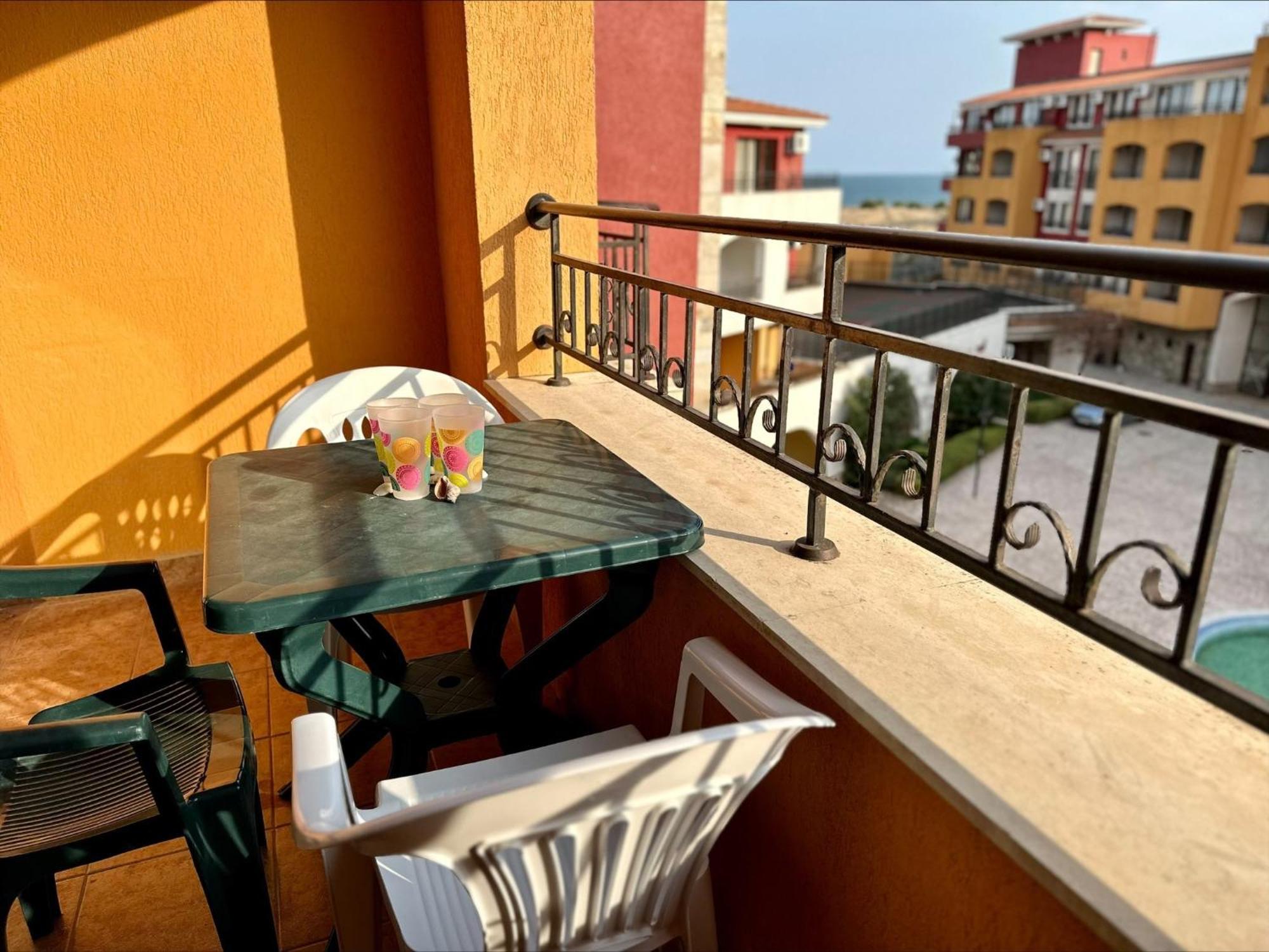 Menada Aheloy Apartments Bilik gambar