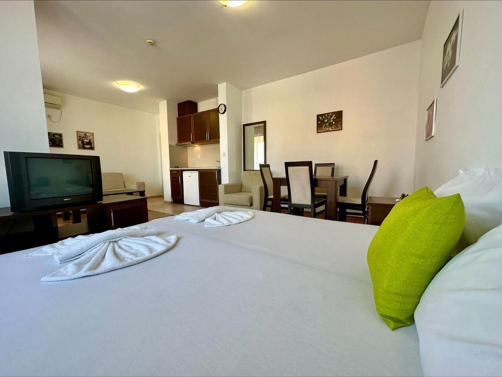 Menada Aheloy Apartments Bilik gambar