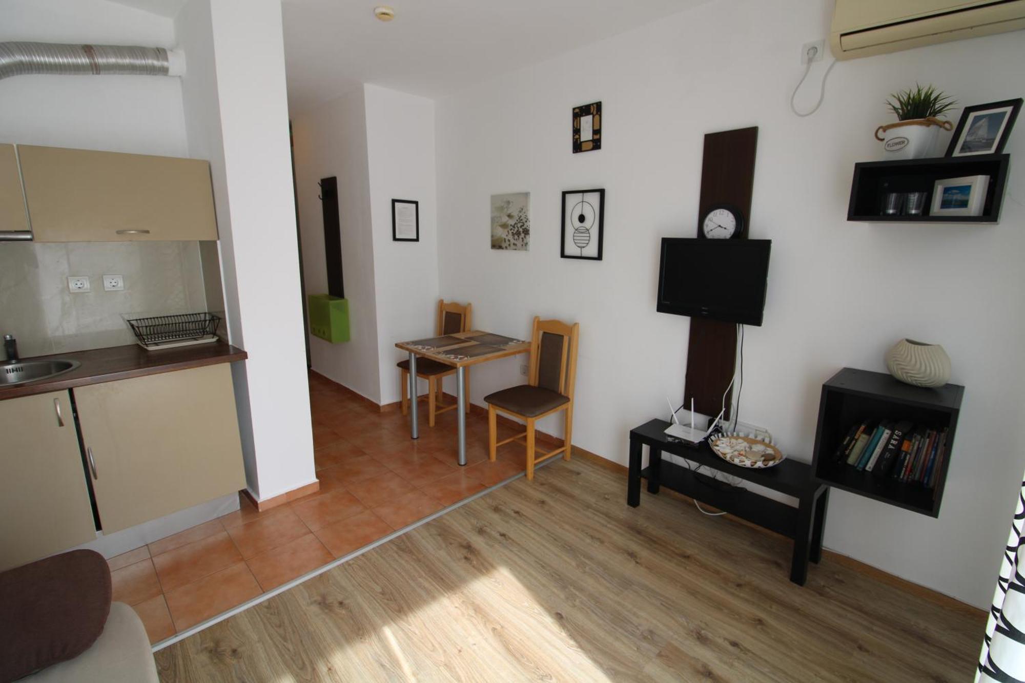 Menada Aheloy Apartments Luaran gambar